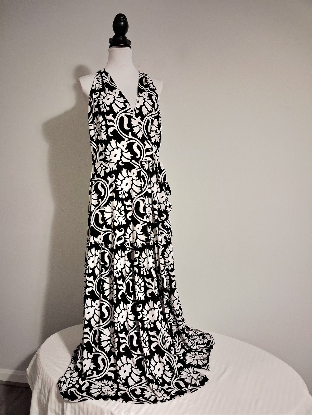 Black & White Floral Faux Wrap Maxi Dress Size 14/16